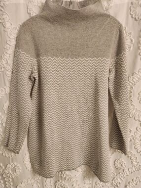 Aspen womens MockNeck Grey Chevron Cozy Sweater Women's Size M Medium apres ski
